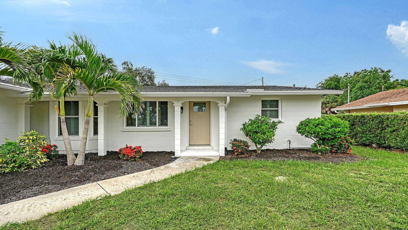 2610 REGATTA DR, Sarasota, FL 34231