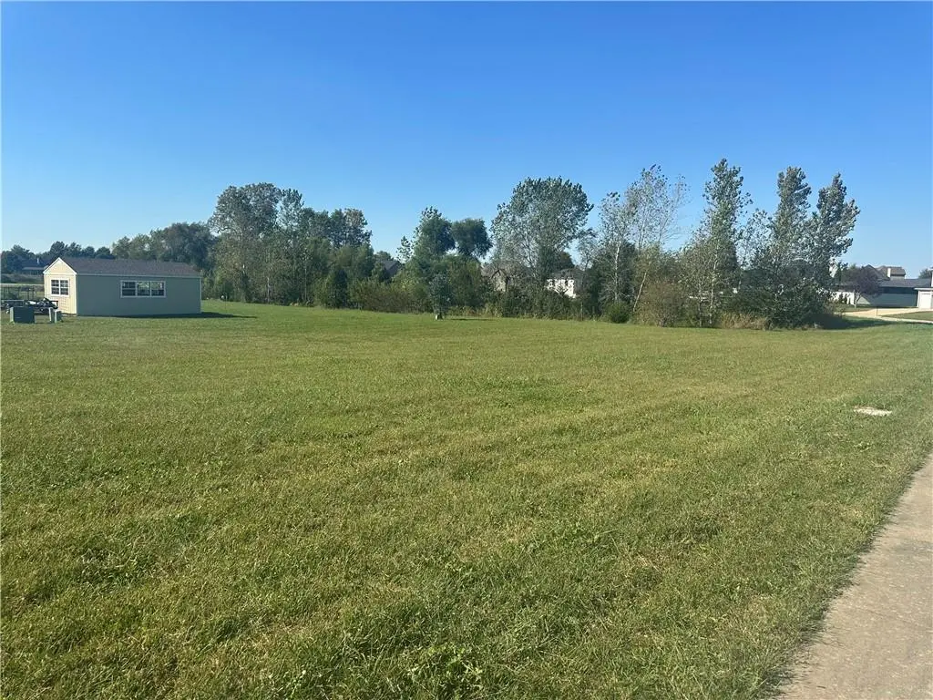 802 Edgewood ST, Paola, KS 66071