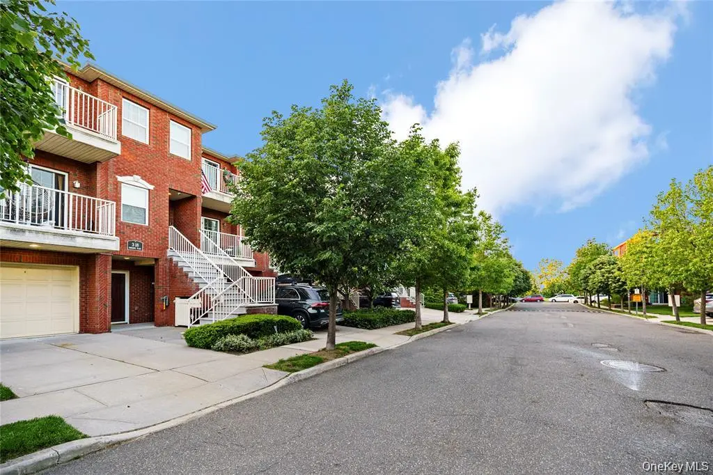 319 Endeavor PL #43, College Point, NY 11356