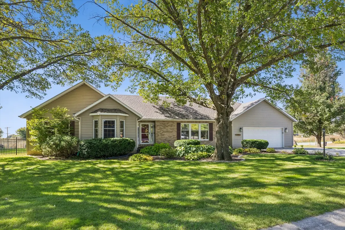 7095 Holdorf DR, Blue Grass, IA 52726