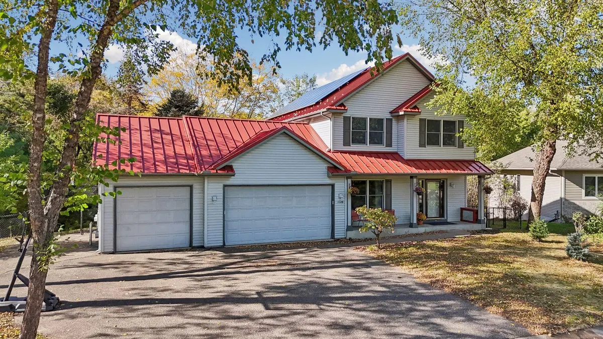 1128 Creekside CIR, Stillwater, MN 55082