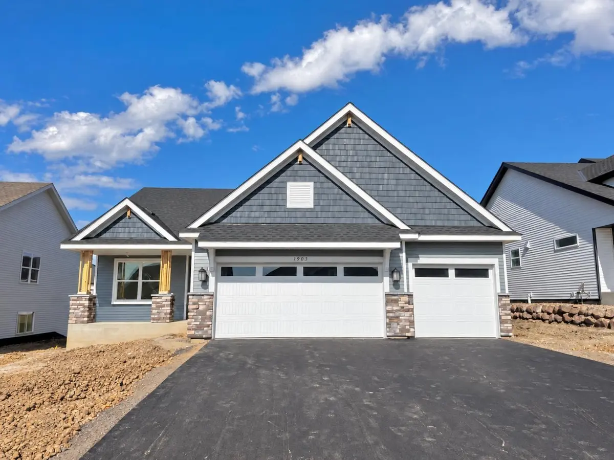 1903 Dogwood CT, Carver, MN 55315