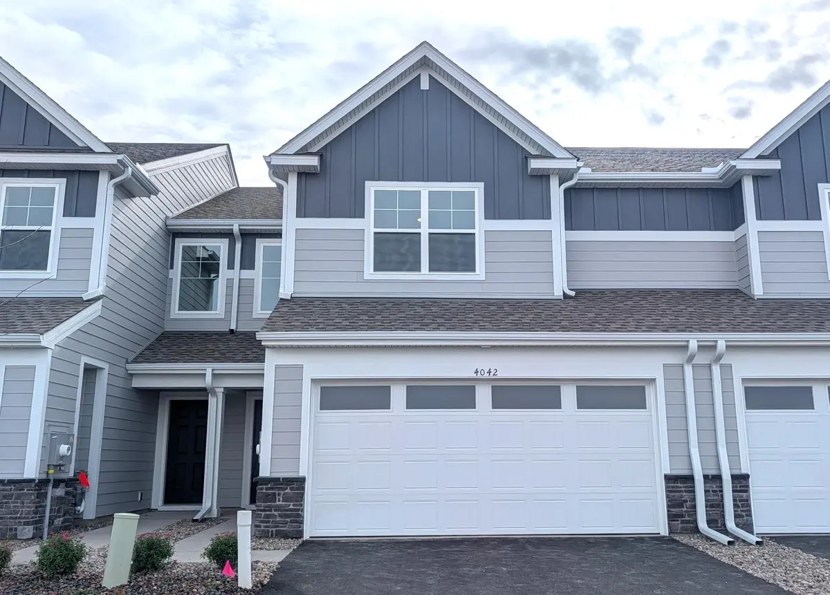 4042 Hayward AVE N, Oakdale, MN 55128