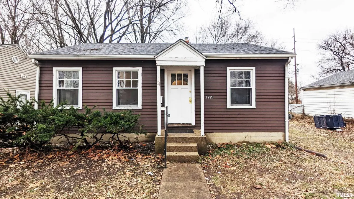 2221 E MONROE ST, Springfield, IL 62703