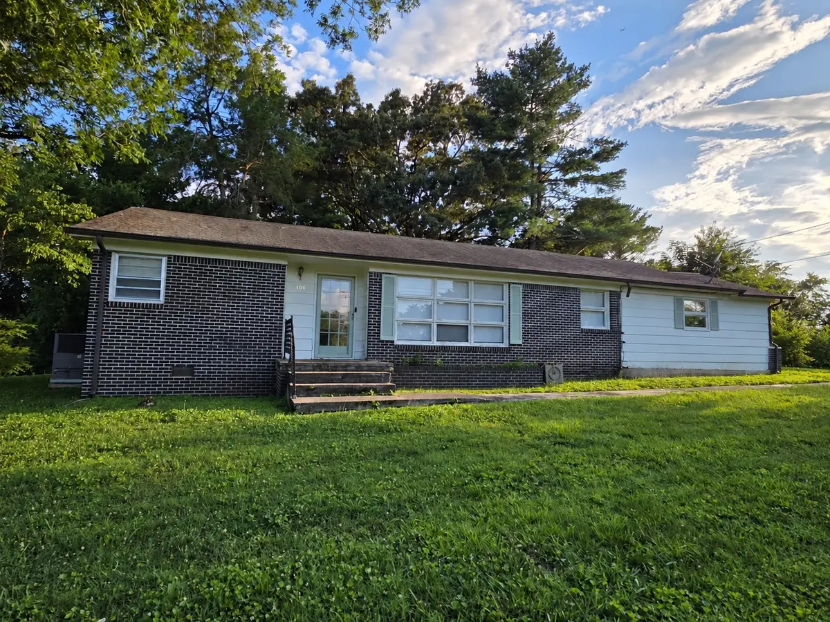 300 Edgewater Dr, Winchester, TN 37398