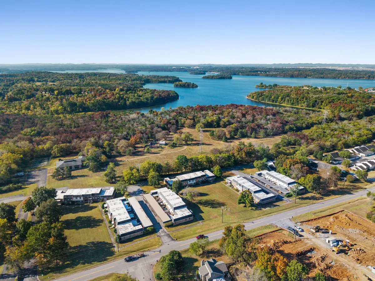 192 Lake Chateau Dr, Hermitage, TN 37076