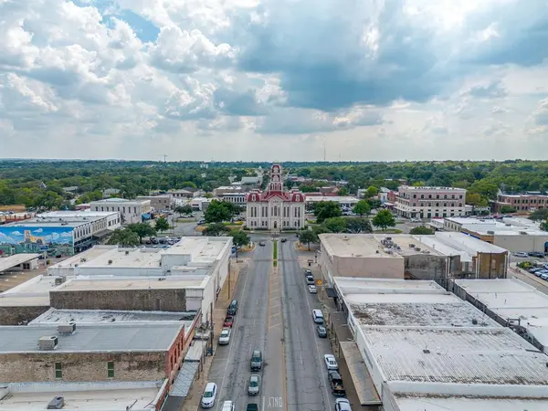 221 North Main, Weatherford, TX 76086