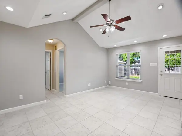 1004 Green Meadow DR, Round Rock, TX 78664