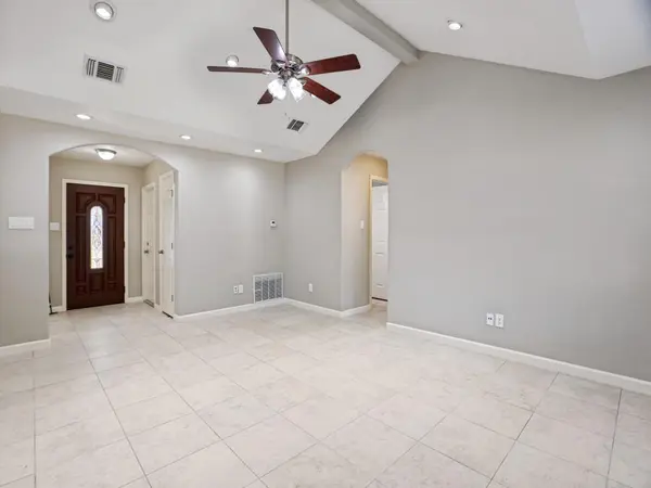 1004 Green Meadow DR, Round Rock, TX 78664