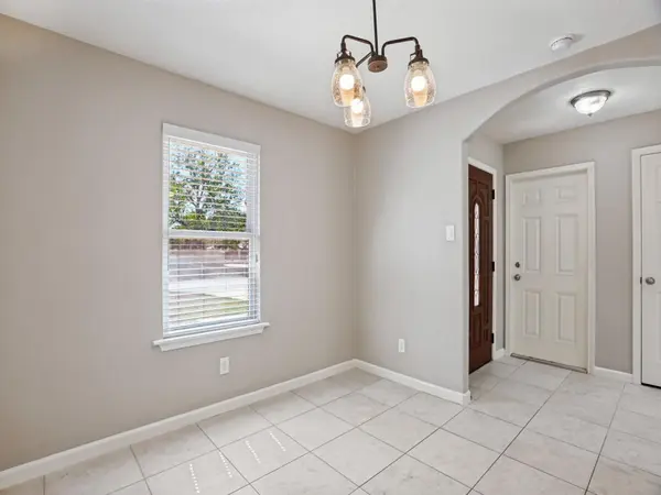 1004 Green Meadow DR, Round Rock, TX 78664