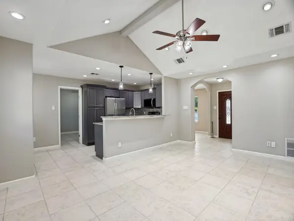 1004 Green Meadow DR, Round Rock, TX 78664