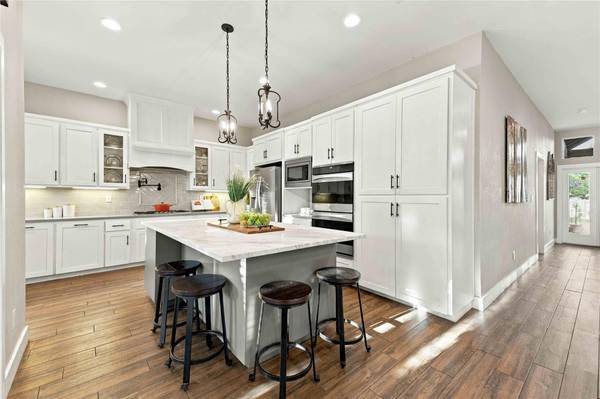 1814 Emerald Isle DR, Leander, TX 78641