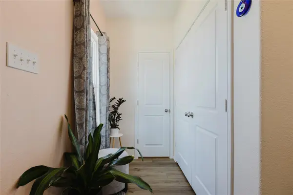 504 N Thunderstorm Ave, Lockhart, TX 78644