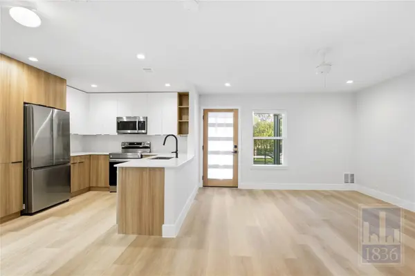 5304 Saint Georges GRN #B, Austin, TX 78745