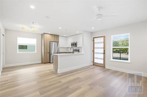 5304 Saint Georges GRN #B, Austin, TX 78745