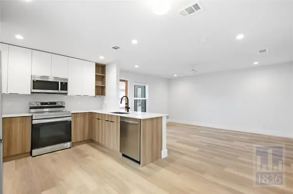5304 Saint Georges GRN #B, Austin, TX 78745