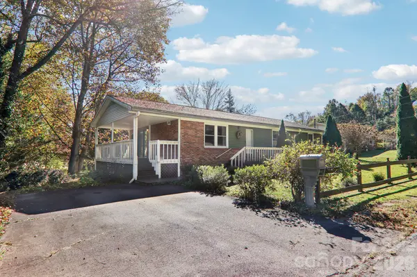 96 Rhinehart ST, Waynesville, NC 28786