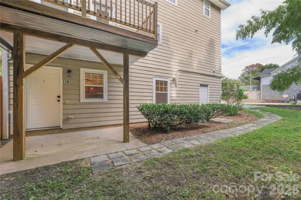 17 Sheridan RD, Asheville, NC 28803