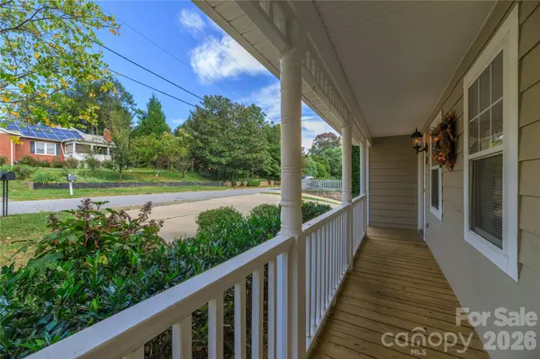17 Sheridan RD, Asheville, NC 28803