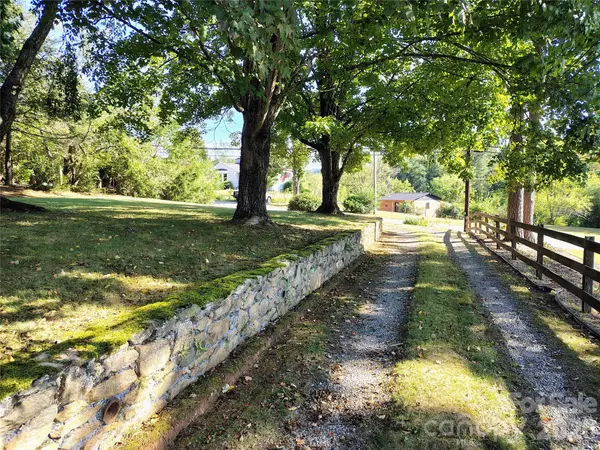 69 Alexander RD, Weaverville, NC 28787