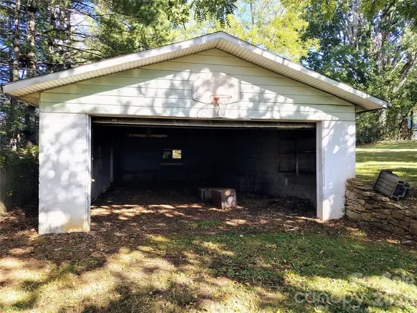 69 Alexander RD, Weaverville, NC 28787