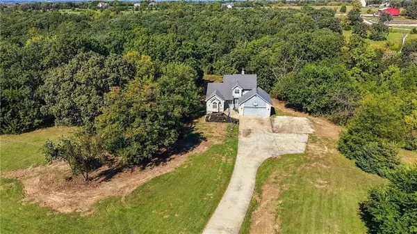 38600 E PARRENT RD, Oak Grove, MO 64075
