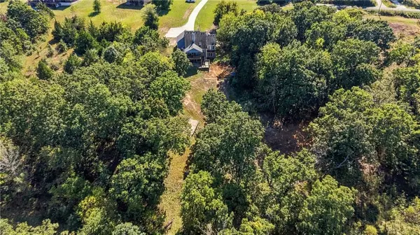 38600 E PARRENT RD, Oak Grove, MO 64075