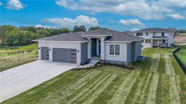 6010 Apache DR, Shawnee, KS 66226