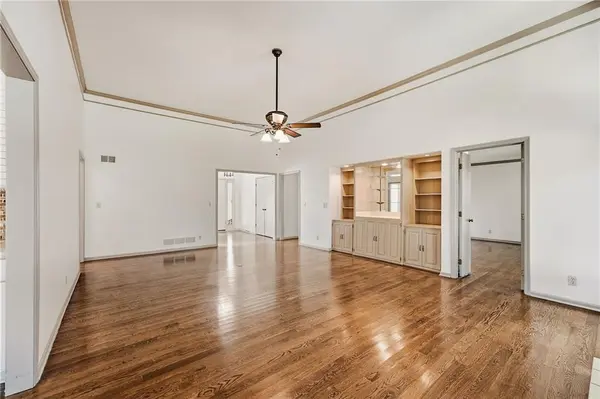 2016 W 123rd TER, Leawood, KS 66209