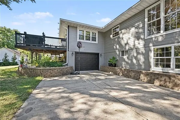 10035 W 55TH ST, Merriam, KS 66203