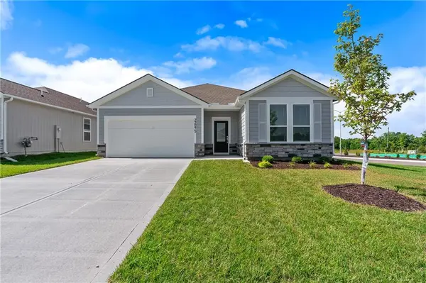 4008 NE Apple Grove DR, Lee's Summit, MO 64064