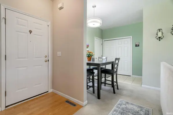 2325 Oakbrook DR, South Bend, IN 46628-3491