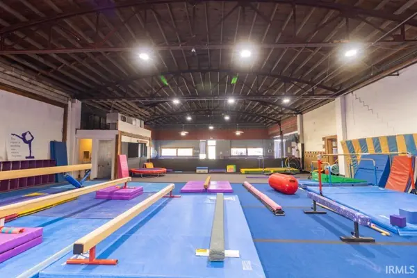 221 N Memorial DR, New Castle, IN 47362-4918