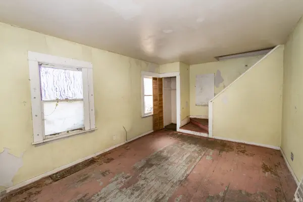 1218 Huey ST, South Bend, IN 46628-2913