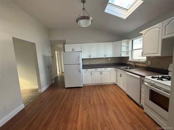885 E Park AVE #Upper, Long Beach, NY 11561