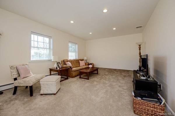 2549 JERUSALEM AVE #2R, North Bellmore, NY 11710