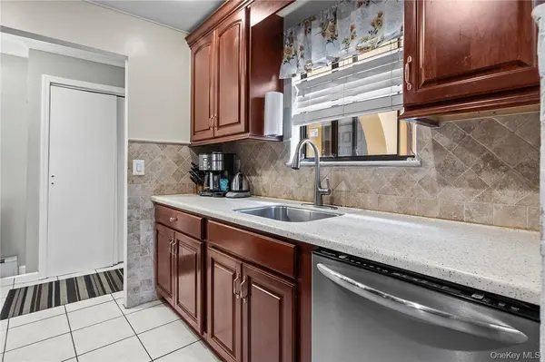 1 Granada CRES #4, White Plains, NY 10603
