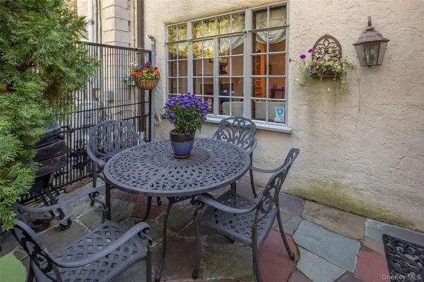 22 Normandy TER, Bronxville, NY 10708