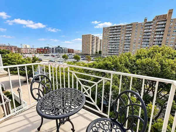 10310 Rockaway Beach BLVD #3C, Rockaway Park, NY 11694