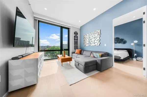 31-16 21, Astoria, NY 11106