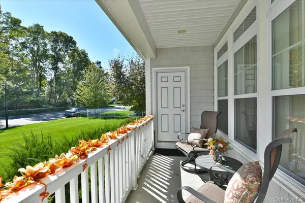 48 Wildflower DR, Ridge, NY 11961