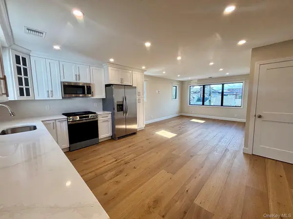 192 Roosevelt AVE #2, Mineola, NY 11501