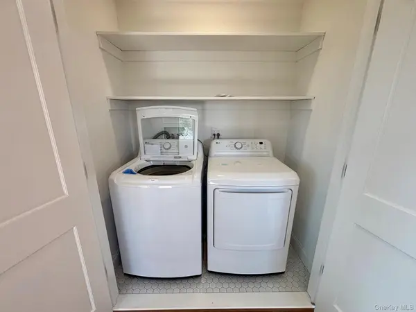 192 Roosevelt AVE #2, Mineola, NY 11501