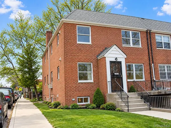 6728 Utopia Pkwy, Fresh Meadows, NY 11365