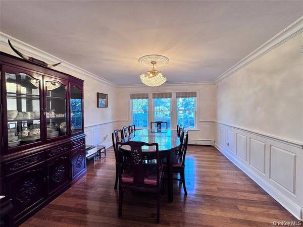 35 Moss LN, Jericho, NY 11753