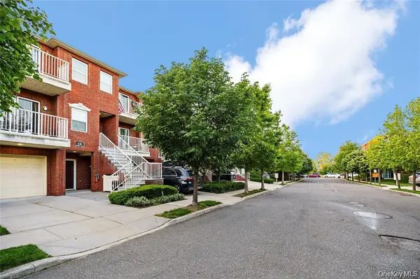 319 Endeavor PL #43, College Point, NY 11356