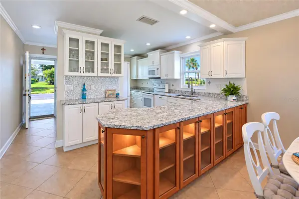 9413 CONCORD CIR, Bradenton, FL 34210