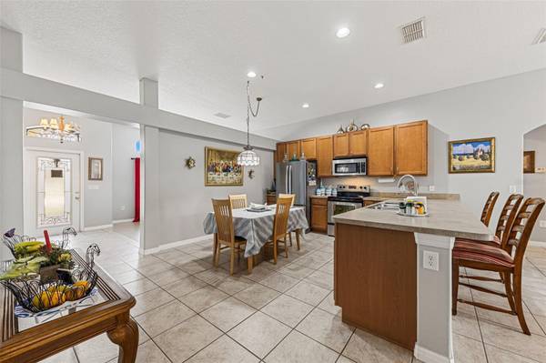 137 BLUEFIELD AVE, Deltona, FL 32738