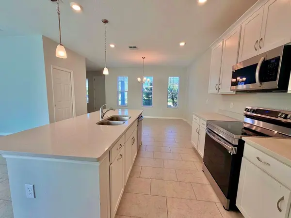 5062 AVALON PARK BLVD, Wesley Chapel, FL 33545
