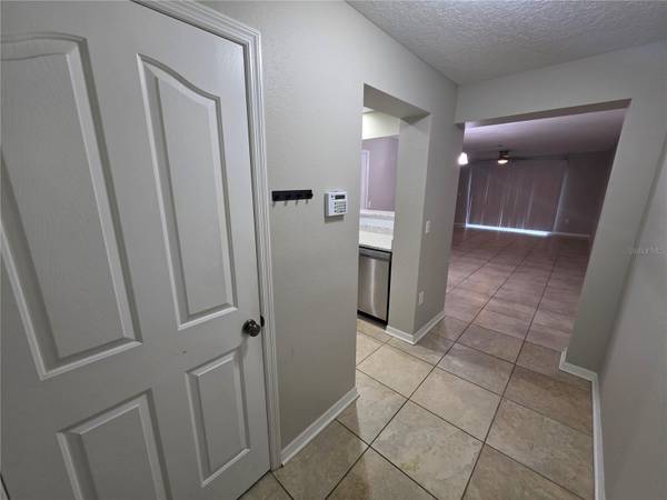 8110 SILENT CREEK DR, Tampa, FL 33615